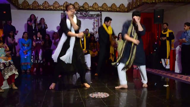 Superb Mehndi Dance Performances Pakistani wedding - Pak video tube
