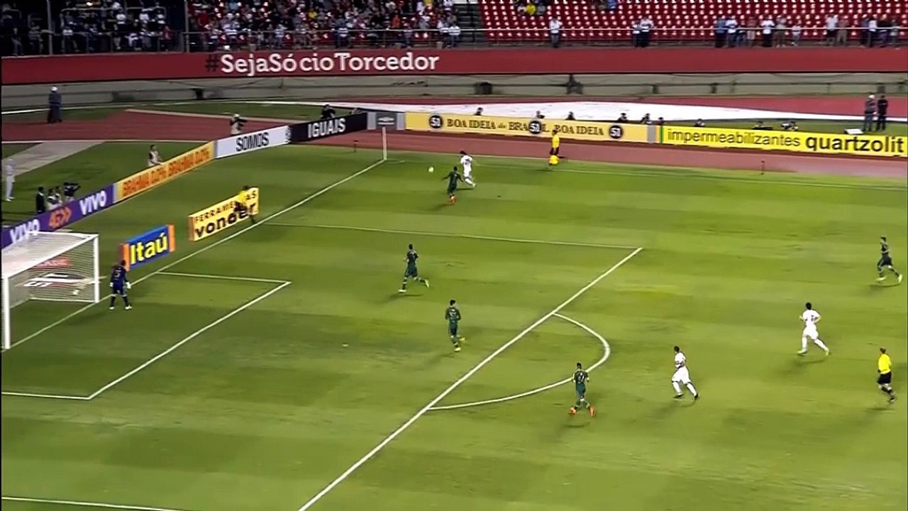 Luis "O Fabuloso" Fabiano scores great half volley