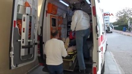 Antalya Kamera Tamir Ederken Koluna Demir Saplandı