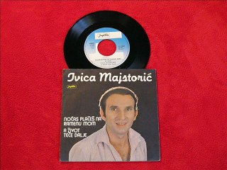 Ivica Majstoric-Nocas places na ramenu mom 1981
