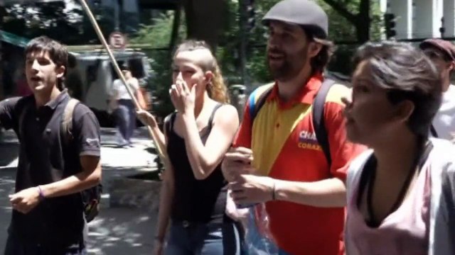 Argentines demonstrate solidarity over missing students