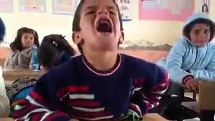 Kötü Adam Gibi Gülüp Saçmalayan Çocuk