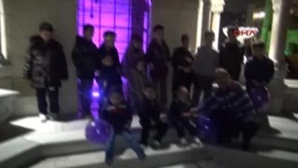 İzmir Saat Kulesi Prematüre Bebek İçin Mor Renge Büründü