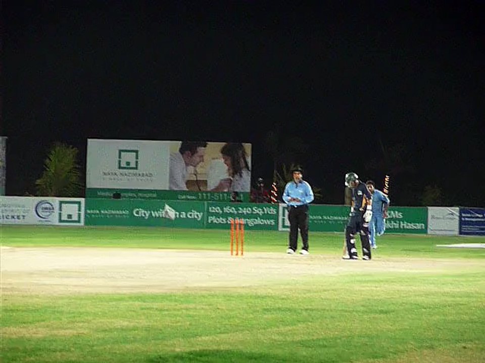 RUMMAN RAEES KHAN BOWLING 25-07-14 NNPC SF1 OMAR v ALAMGIR VIDEO (14) : 2nd NAYA NAZIMABAD PEACE CUP NIGHT CRICKET FESTIVAL 2014 :   CHIEF ORGANIZERS : TEST UMPIRE RIAZ UDDIN & ARIF HABIB GROUP :  A VIDEO BY CRICKET COMMENTATOR NADEEM HAIDER BUKHARI
