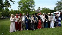 Muslim beauty pageant finalists visit Java Buddhist temple