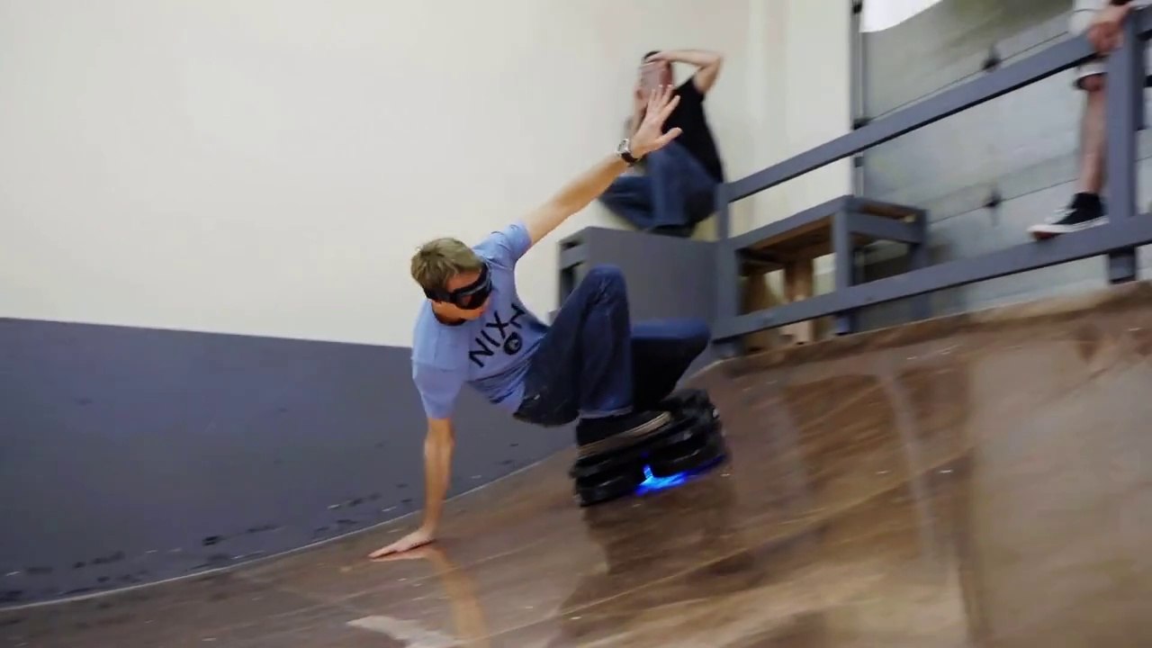 Tony Hawk teste l'Hoverboard