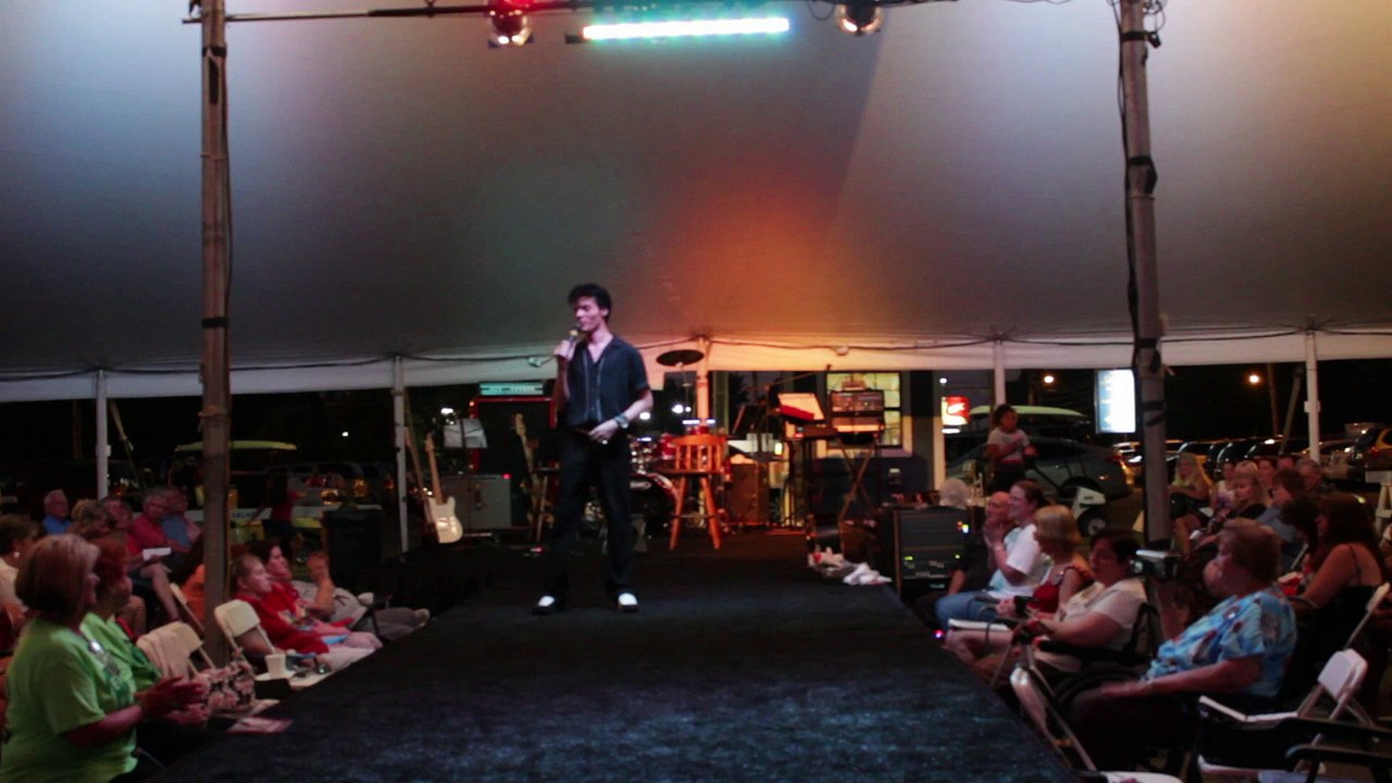 Alex Swindle sings 'Polk Salad Annie' Elvis Week 2014 video