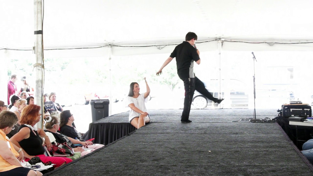 Cliff Wright sings 'Young Dreams' Elvis Week 2014 video