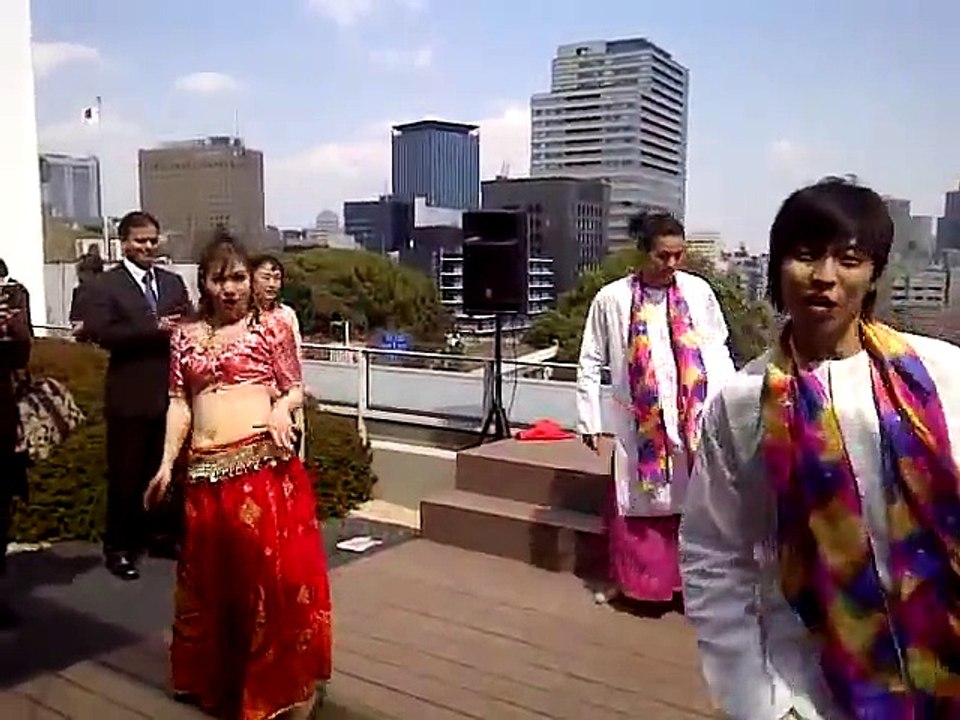 Japane bollywood dance karde hoe
