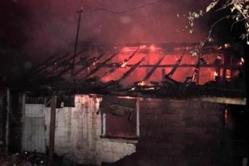 Babaları Öldü, Anneleri Terk Etti, Şimdi de Evleri Yandı