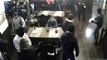 Quand 35 hommes cagoulés et armés débarquent dans un restaurant en Russie