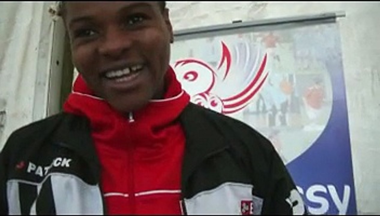 Désiré Oparanozie (E.A. Guingamp & Nigéria) interviewée, en ANGLAIS, par Christian Estevez, après la rencontre FF Issy - E.A. Guingamp, le 16/11/14.