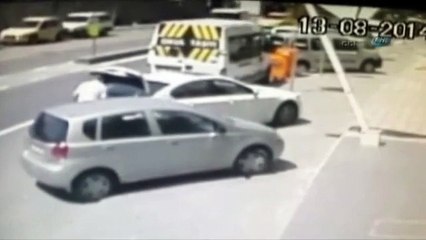 Lüks araçla kapkaç kamerada