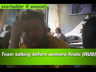 Team talking before winners finals (RUS)
