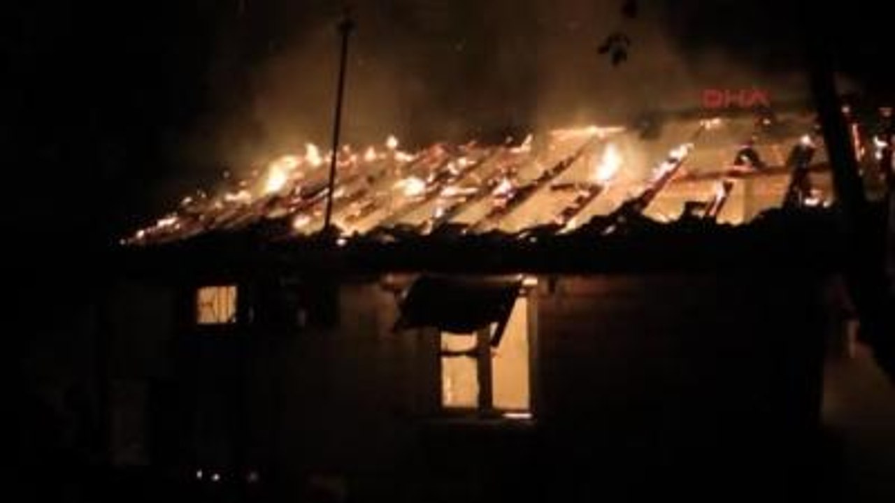 Karabük Babalaları Öldü, Anneleri Terk Etti, Şimdi de Evleri Yandı