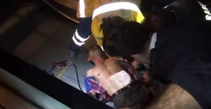 Alkollü Şahıs, Tersten Bindiği Yürüyen Merdivene Kolunu Kaptırdı