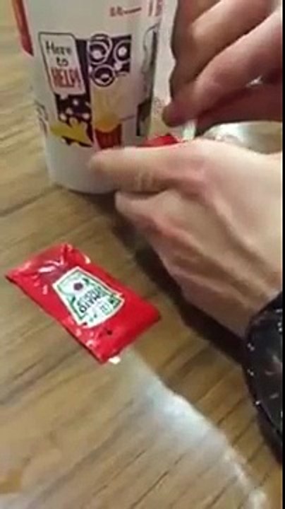 ¡La broma del Ketchup y el refresco!