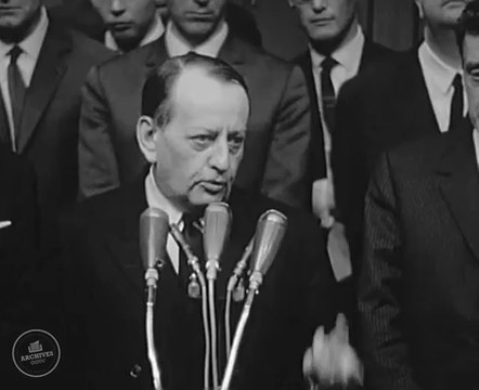 André Malraux inaugure l'une des premières Maisons de la Culture, celle de Bourges