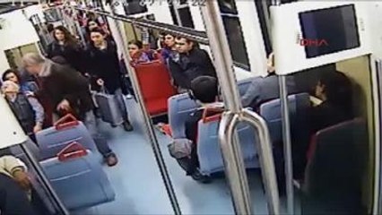 İzmir Metroda Fenalaşan Yaşlı Adam Hastanede Öldü