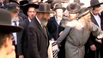 Israelis bury their dead after synagogue attack