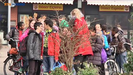 Hoe reageren kinderen op het afgelaste Sinterklaasfeest in Beijum? - RTV Noord