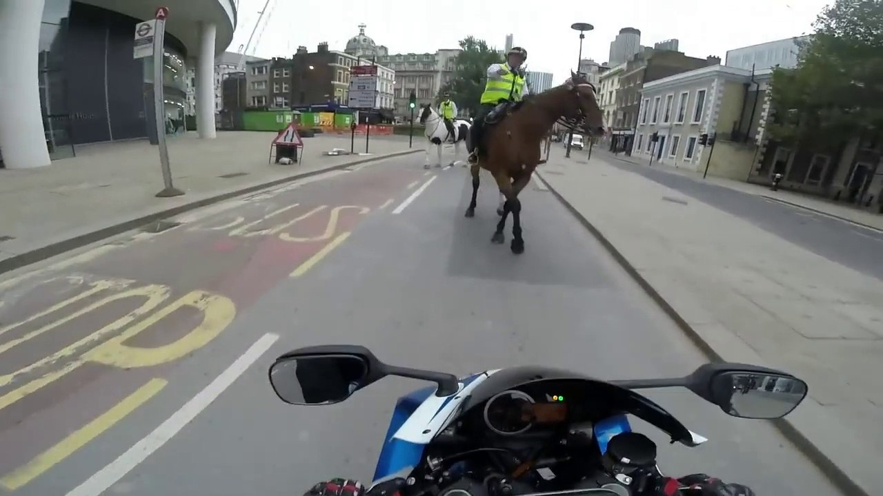 Suzuki GSXR bike VS police on a horse in Central London