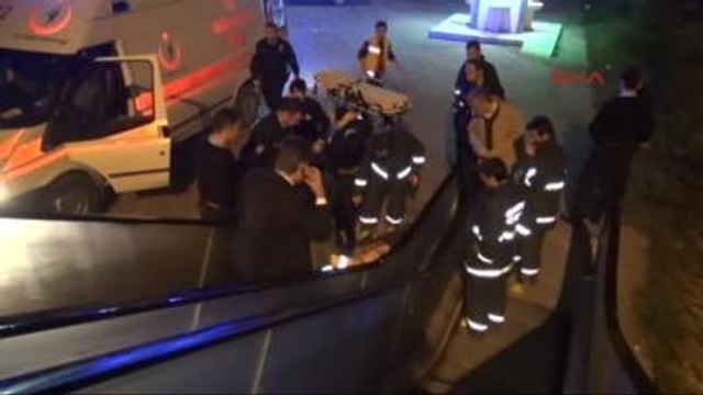 Karabük Ters Bindiği Yürüyen Merdivene Kolu Sıkıştı