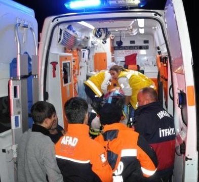 Isparta'da Otomobil 60 Metrelik Uçuruma Yuvarlandı: 1 Ölü, 2 Yaralı