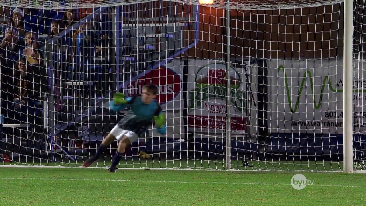 Du jamais vu en football : Un gardien de but se prend 3 penaltys en pleine face!