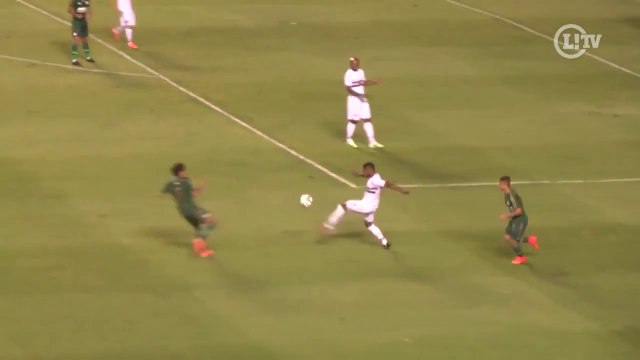 Le double coup du sombrero de Michel Bastos