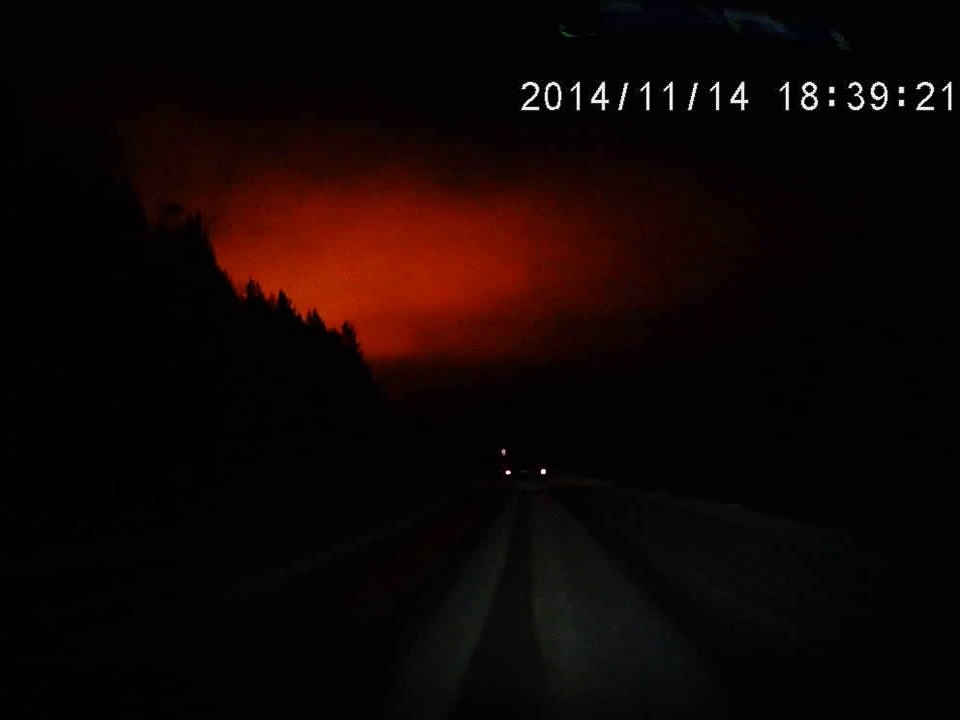So amazing fire light in russian sky : Fire ball, explosion, meteorites or UFO??!