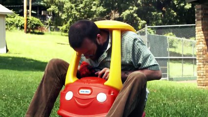 Guerra de adultos com brinquedos de crianças!