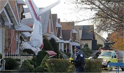 Kargo uçağı evin üzerine düştü