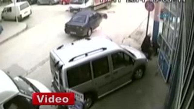 Bir Anda Tutuştu Sürücü Ölümden Döndü