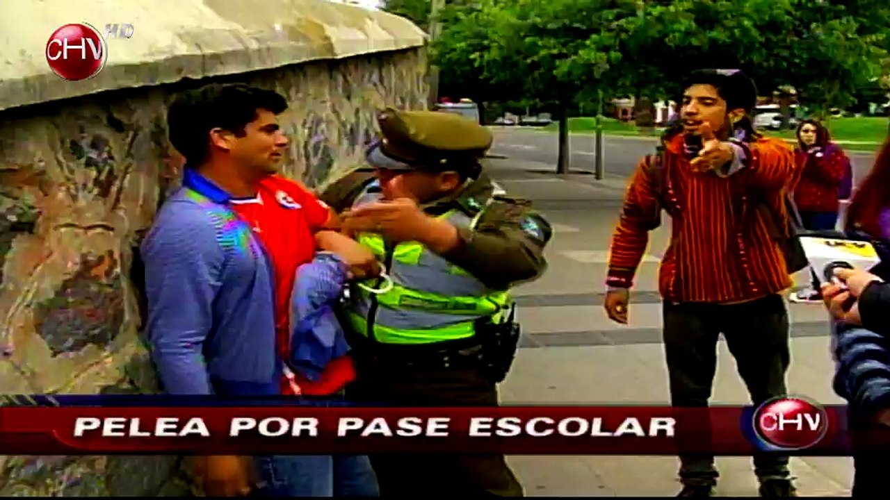 Un hombre y carabinero protagonizan fuerte pelea por el uso del pase escolar