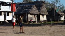 Voyage au Perou-Lagunas: Partie de football du coté de l'Amazonie