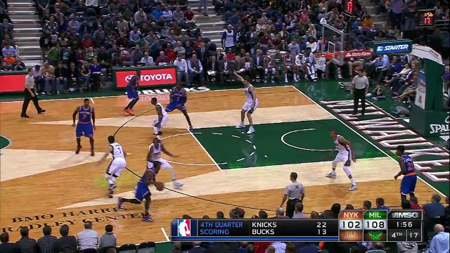 Iman Shumpert Throws Down a Powerful Reverse Jam