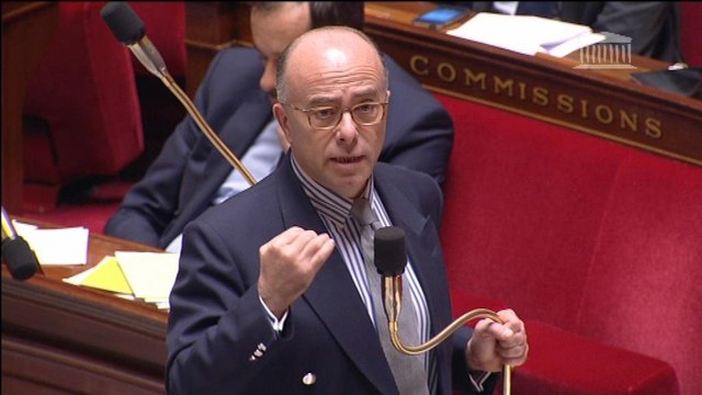 Cazeneuve: Il n'existe qu'un peule, le peuple français