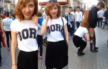 Taksim'de Eşofman İndiren Çılgın Kızlar