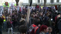 Londres:les étudiants manifestent contre les frais d'inscription