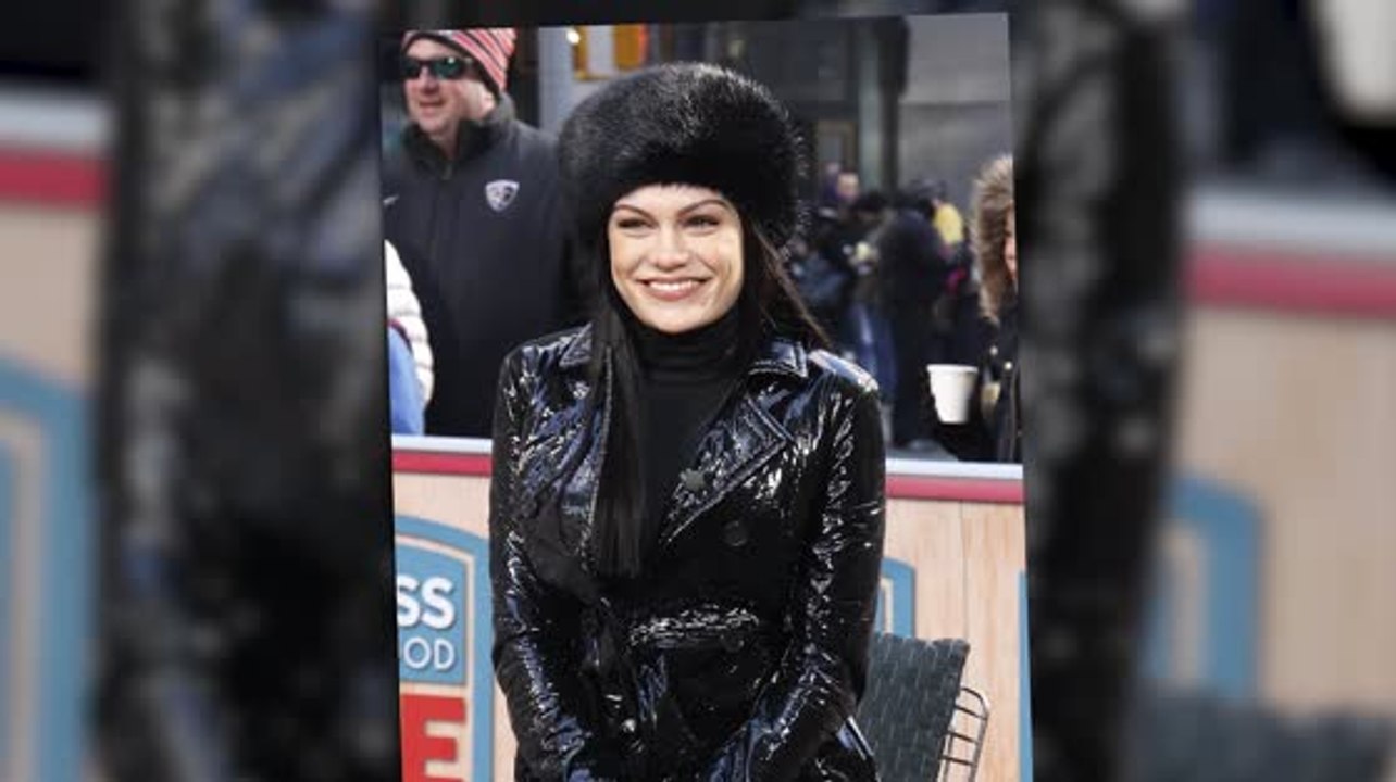 Jessie J ist eine sexy Dame bei der Access Hollywood Show