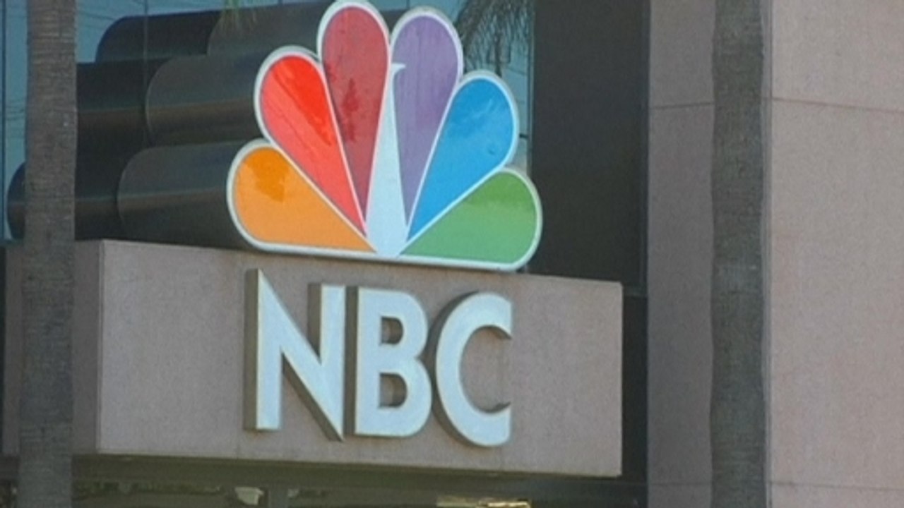 NBC cancels Cosby project, Hemsworth is "sexiest man alive"