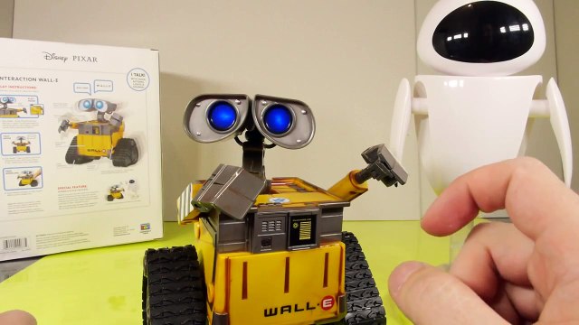 Wall-E Disney Pixar Interactive Toys Robot Figure Meets Eve By DCTC Disney  Cars Toy Club - video Dailymotion