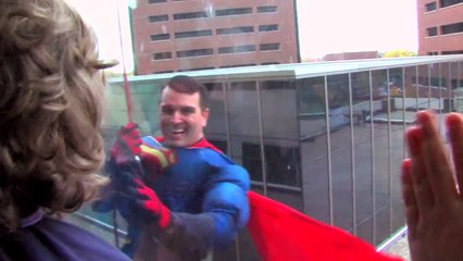 Quand les super-héros sauvent Halloween dans un hopital