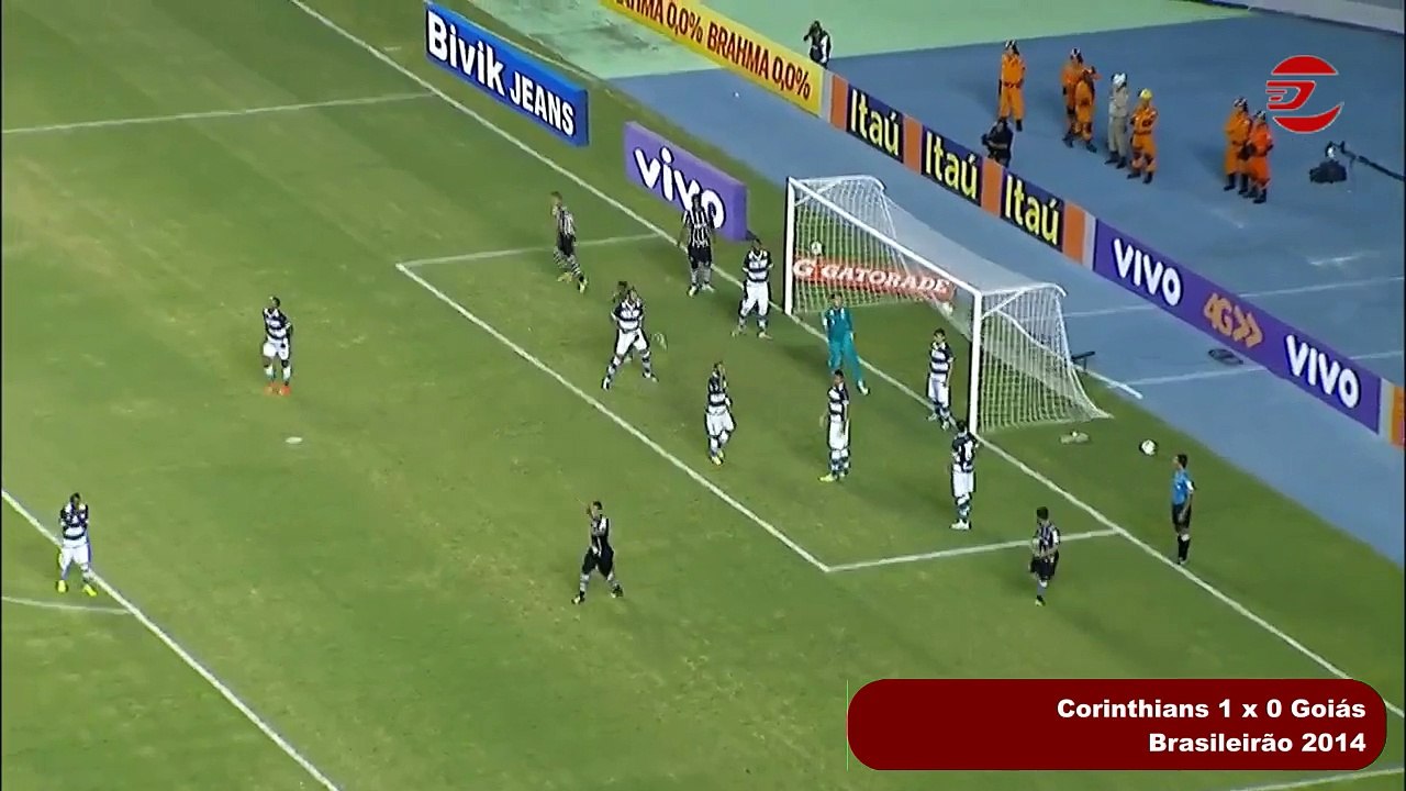 Corinthians vence o Goiás em Belém e volta ao G4