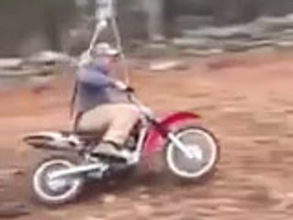 Tree Swing avec une moto