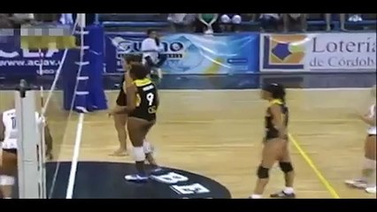 Kadın voleybol takımından olay şort!