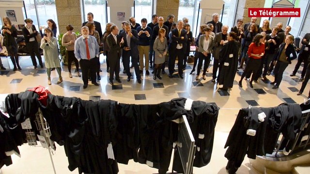 Vannes. Les avocats retirent leurs robes