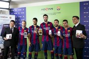 Advan with the FC Barcelona players