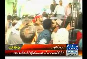 Clash Between Police And Media Persons As Tahir Ul Qadri Arrive At Data Darbar